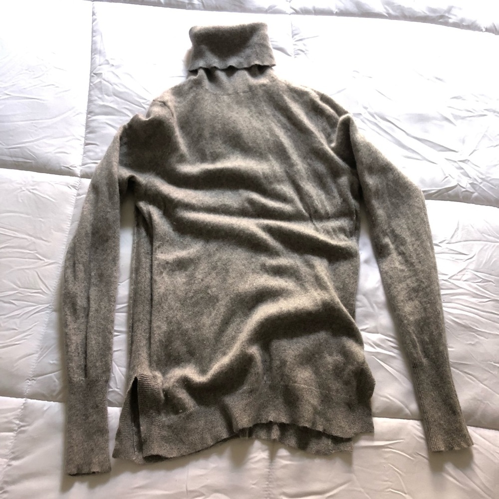 White + Warren Essentials Cashmere Turtleneck